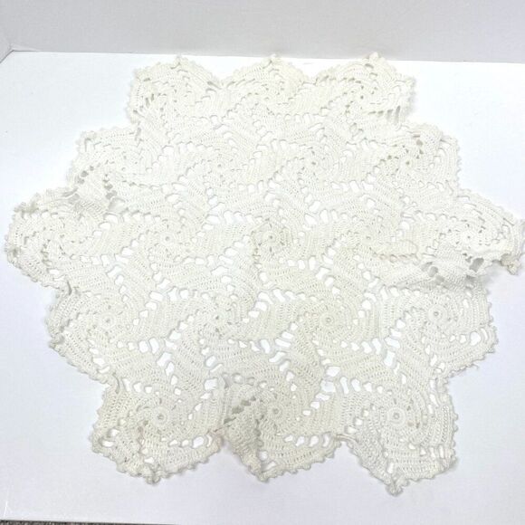 Large Doily Vintage Handmade - Picture 1 of 4